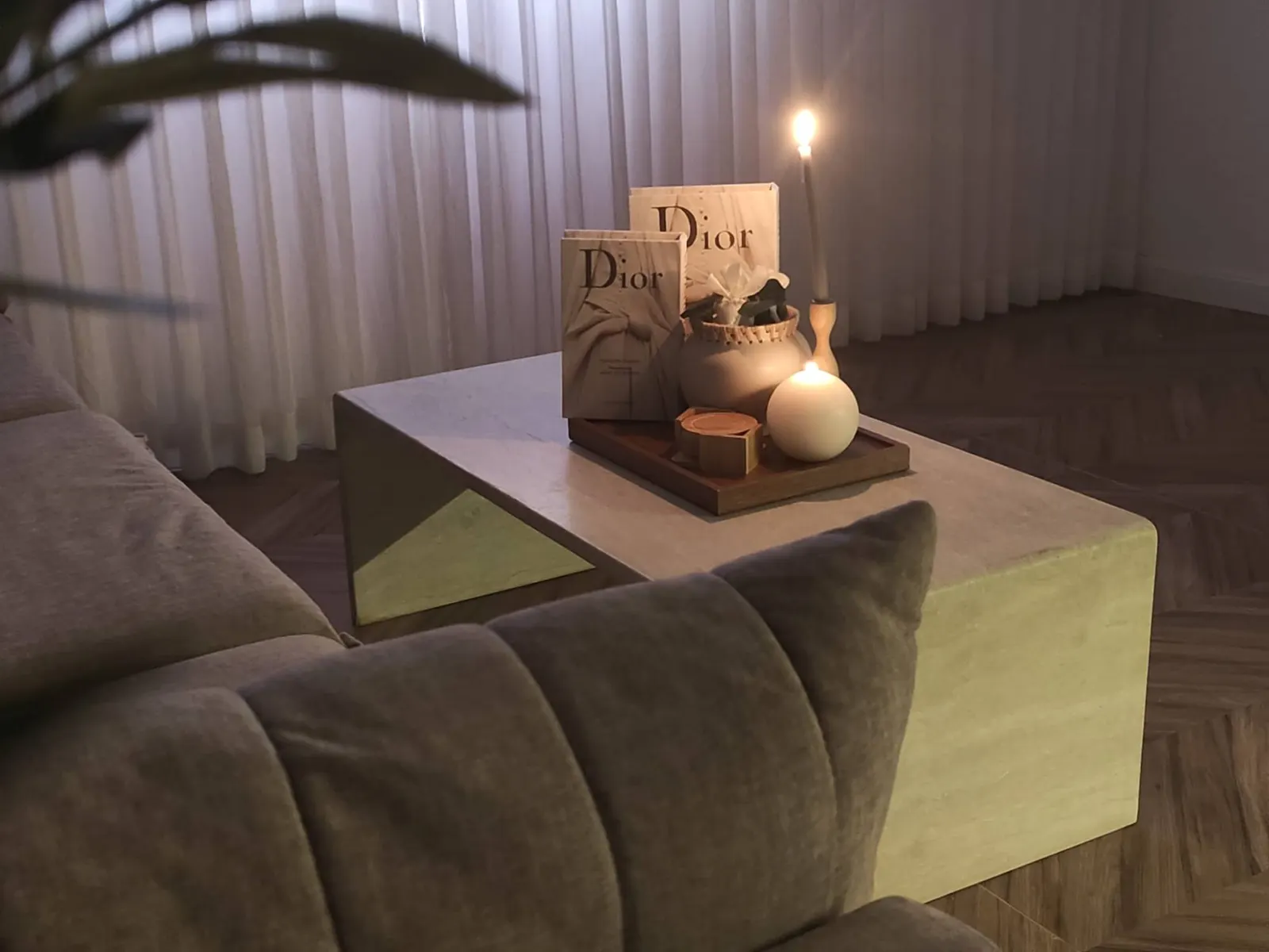 פינת הקפה בסוויטת אדל לאור נרות